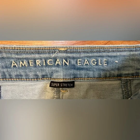 American Eagle Denim Mini Skirt Sz 2 Light Wash Button Front Stretch - Picture 3 of 8